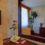 Capitol Hotel Warna