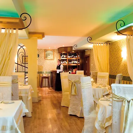 Hotel Capitol 4*