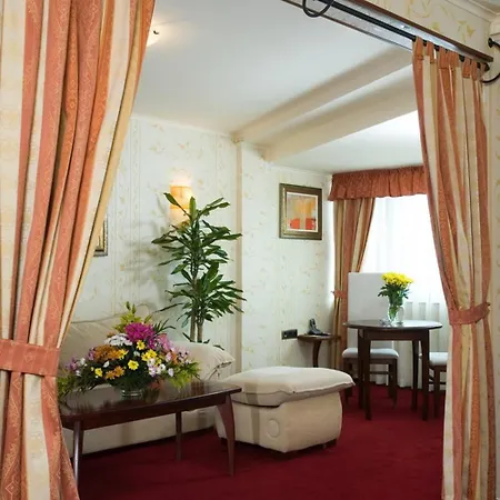 Hotel Capitol 4*