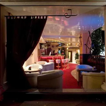 Capitol 4*